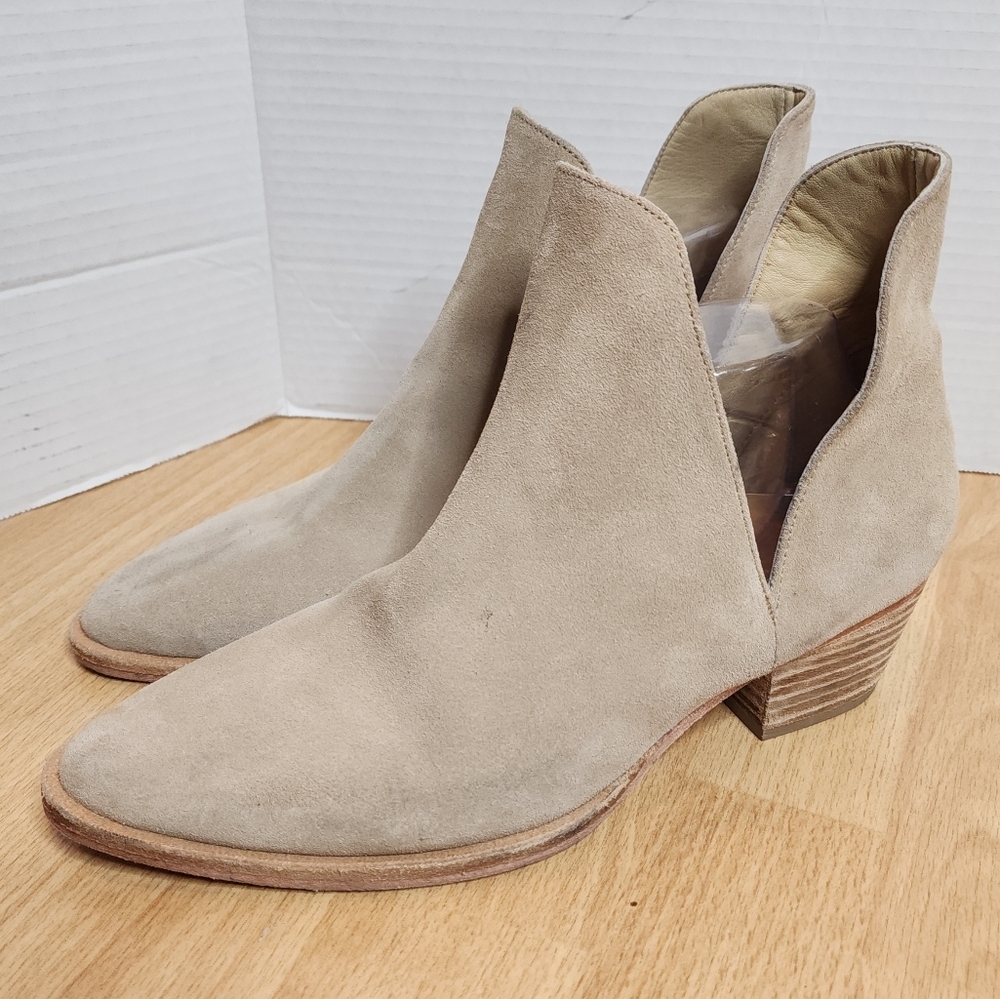Free People Charm‎ Double V Ankle Boot Beige Cream Leather Suede Size 38.5